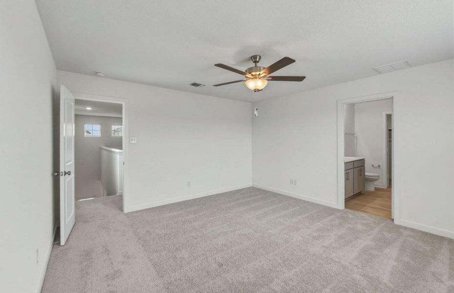 Spacious, unfurnished interior of a new home in Sonterra, Jarrell (Image 24).