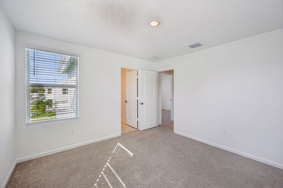 Spacious, unfurnished interior of a new home in Tidewater, Fort Pierce (Image 30).