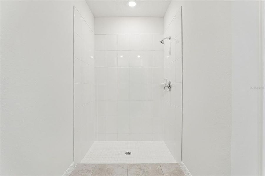 Spacious, unfurnished interior of a new home in Lawson Dunes - Signature Series, Haines City (Image 35).