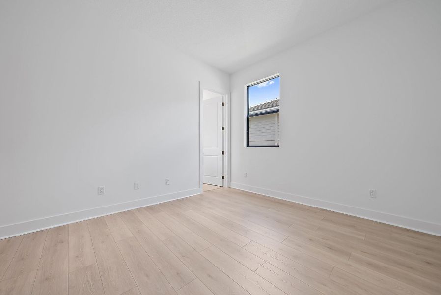 Spacious, unfurnished interior of a new home in , Palm Beach Gardens (Image 23).