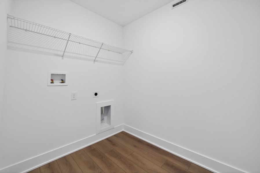 Spacious, unfurnished interior of a new home in Parkview at Hamlin, Winter Garden (Image 23).