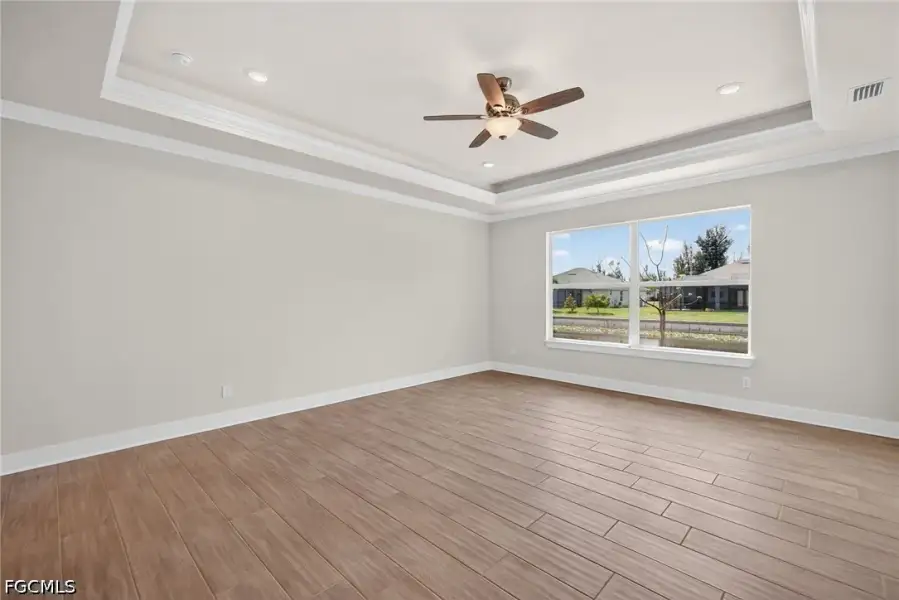 Spacious, unfurnished interior of a new home in Cape Coral, Cape Coral (Image 20).