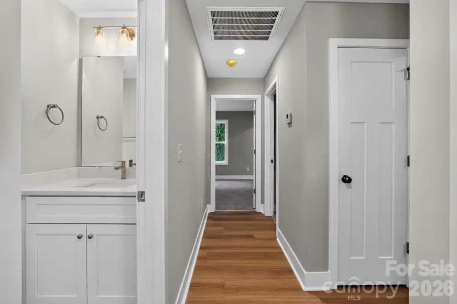 hallway to bedrooms