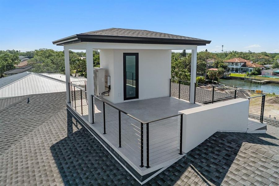 Exterior details and patio area of a home in , Tampa (Image 4).