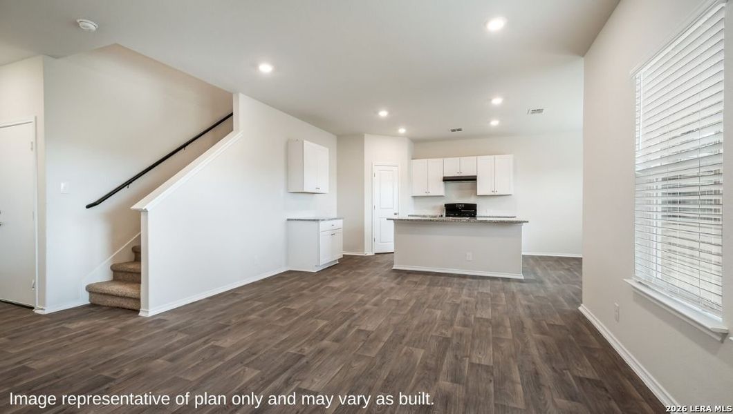 Spacious, unfurnished interior of a new home in Hunters Ranch, San Antonio (Image 12).