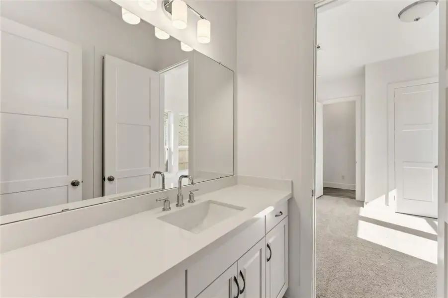 Furnished interior view inside a new home in Valencia, Manvel (Image 11).