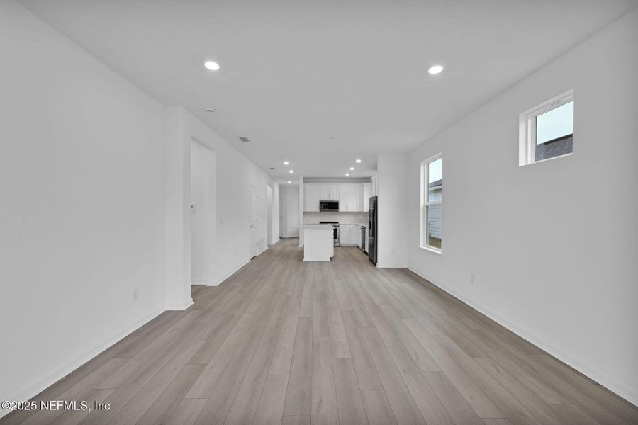Spacious, unfurnished interior of a new home in , Yulee (Image 18).