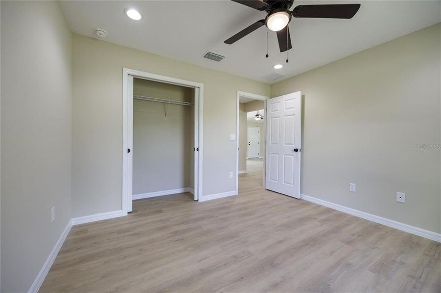 Spacious, unfurnished interior of a new home in , Williston (Image 18).