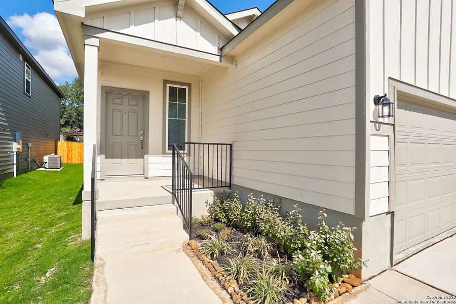Exterior details and patio area of a home in Fairway Crossing 40s, San Antonio (Image 26). Exterior details and patio area of a home in Fairway Crossing 40s, San Antonio (Image 26).