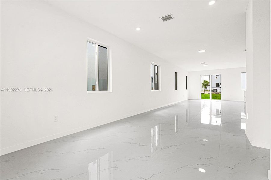 Spacious, unfurnished interior of a new home in , Miami (Image 79).