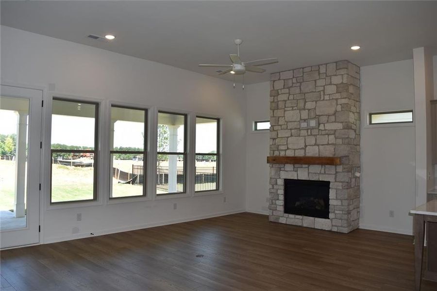 Spacious, unfurnished interior of a new home in Soleil Summit Chase, Snellville (Image 17).