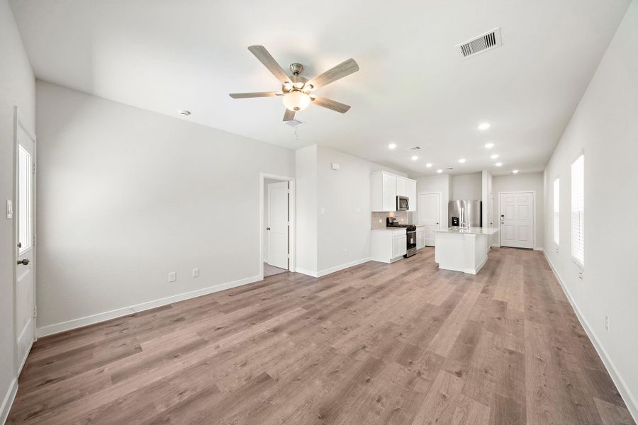 Spacious, unfurnished interior of a new home in Maple Heights, Porter (Image 15).