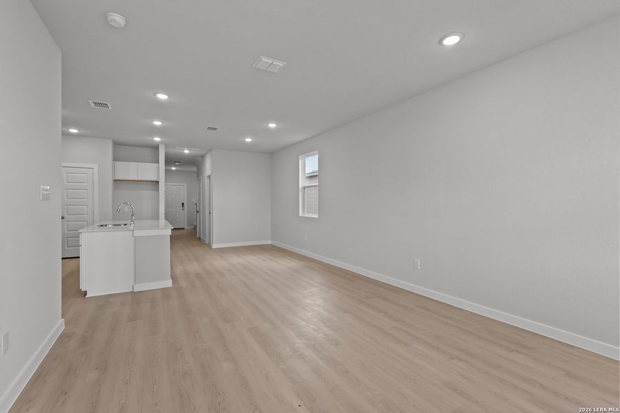 Spacious, unfurnished interior of a new home in Hacienda, San Antonio (Image 30). Spacious, unfurnished interior of a new home in Hacienda, San Antonio (Image 30).