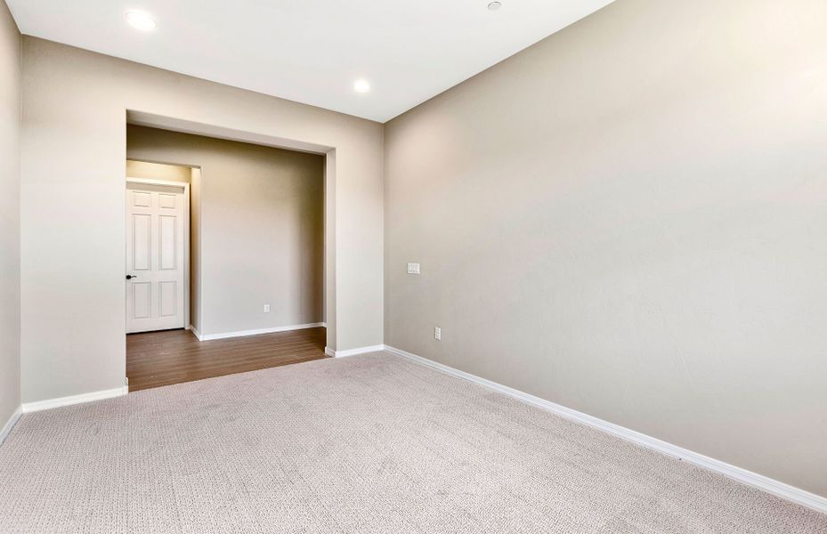 Spacious, unfurnished interior of a new home in Vistoso Canyon Estates, Oro Valley (Image 21).