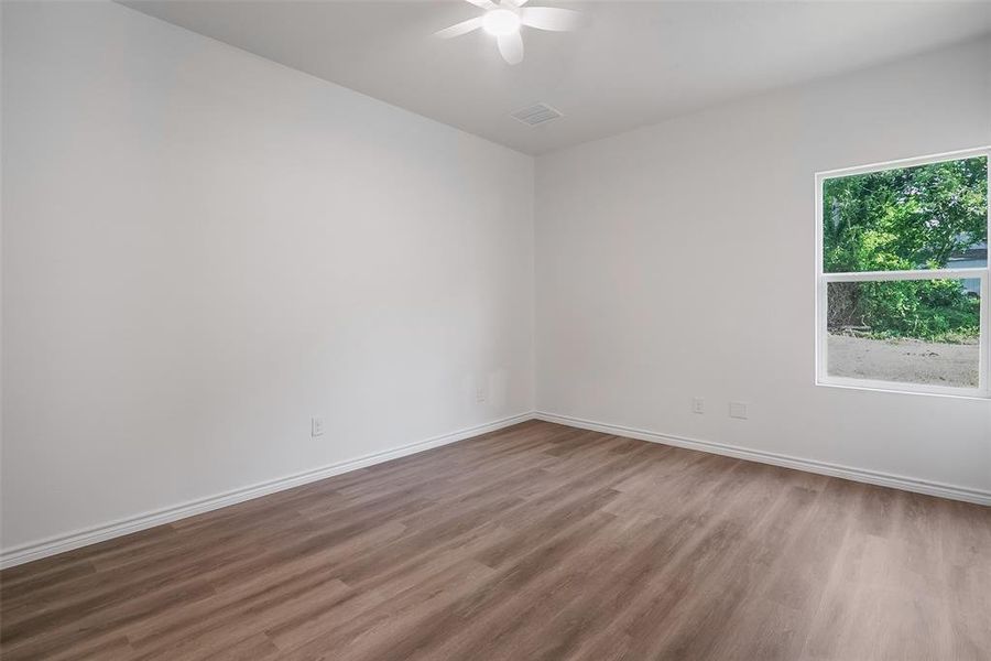 Spacious, unfurnished interior of a new home in , Whitewright (Image 18).
