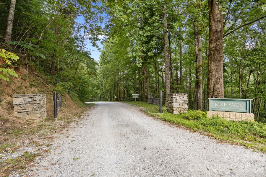 Natural landscape and outdoor views near  in Saluda (Image 4).