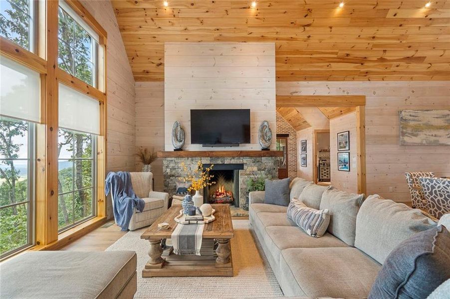 Furnished interior view inside a new home in , Jasper (Image 5).