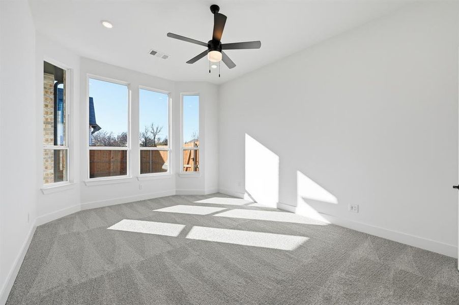 Spacious, unfurnished interior of a new home in Dove Hollow, Waxahachie (Image 19).