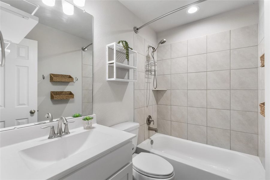 Furnished interior view inside a new home in Wedgewood Forest, Conroe (Image 26). Furnished interior view inside a new home in Wedgewood Forest, Conroe (Image 26).