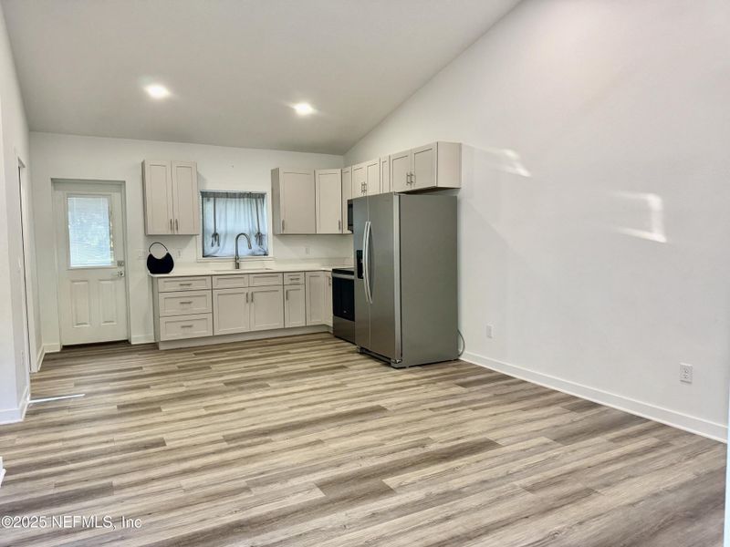 Spacious, unfurnished interior of a new home in , Interlachen (Image 11).