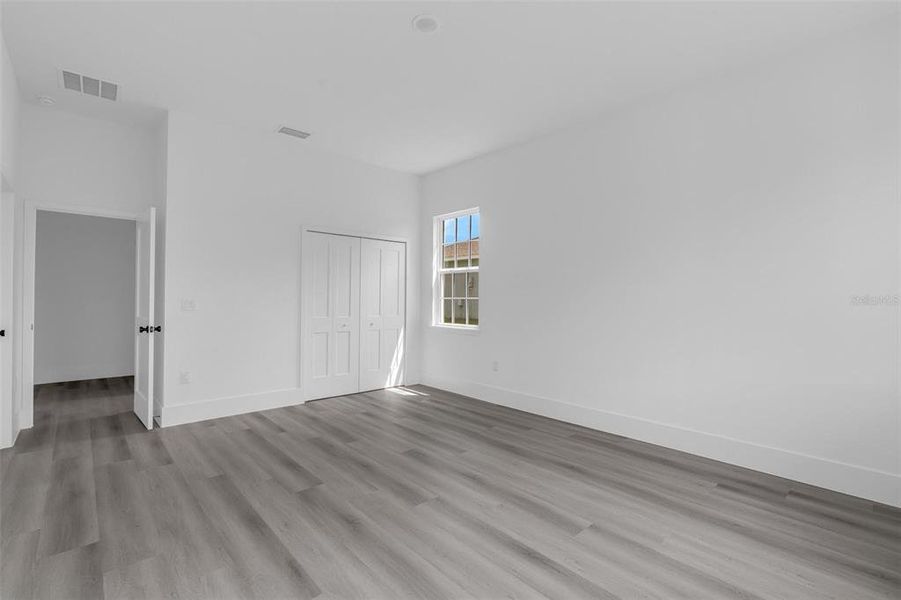 Spacious, unfurnished interior of a new home in , Ocala (Image 33).