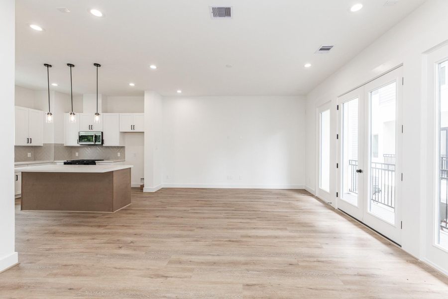 Spacious, unfurnished interior of a new home in , Houston (Image 26).