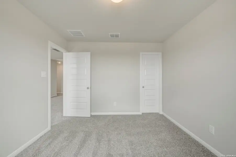 Spacious, unfurnished interior of a new home in Mesquite Ridge, San Antonio (Image 19).
