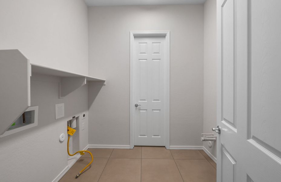 Spacious, unfurnished interior of a new home in Artisan at Asante, Surprise (Image 29).