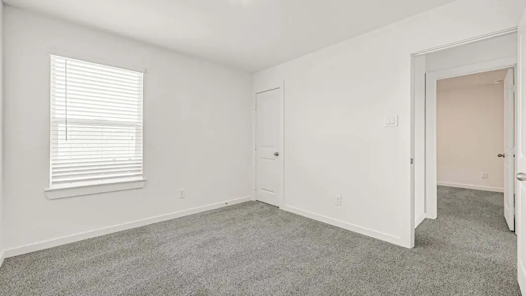 Spacious, unfurnished interior of a new home in Holly Ridge, Rosenberg (Image 16).
