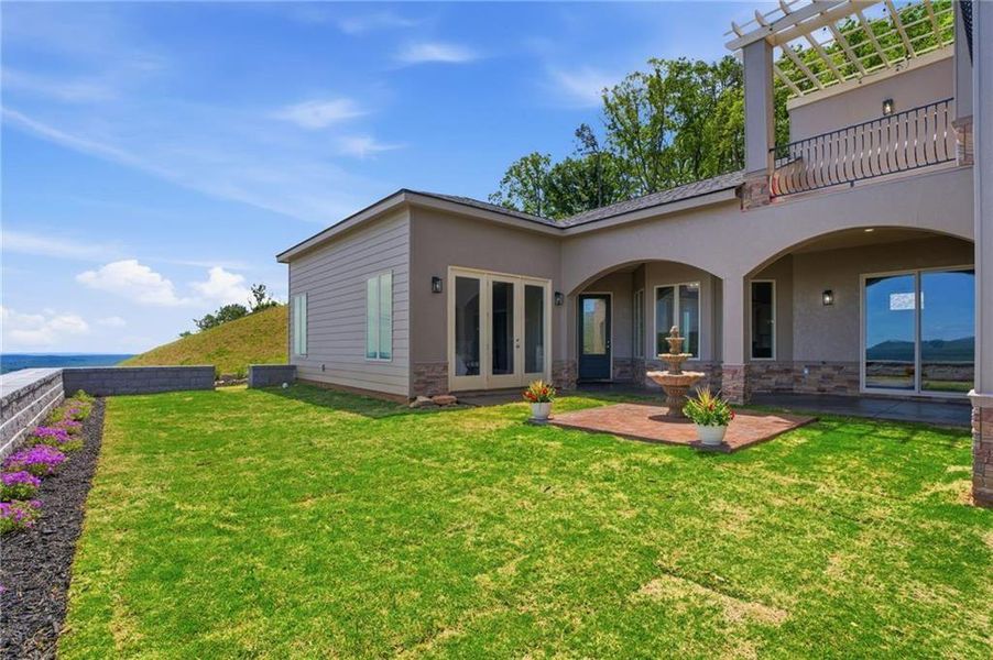 Exterior details and patio area of a home in , Clarkesville (Image 38).