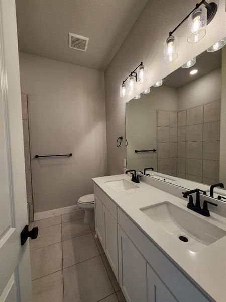 Furnished interior view inside a new home in Rocky Top, Krum (Image 5).