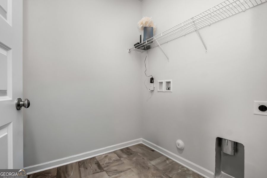 Spacious, unfurnished interior of a new home in Cobblestone Crossing Commons, Warner Robins (Image 19).