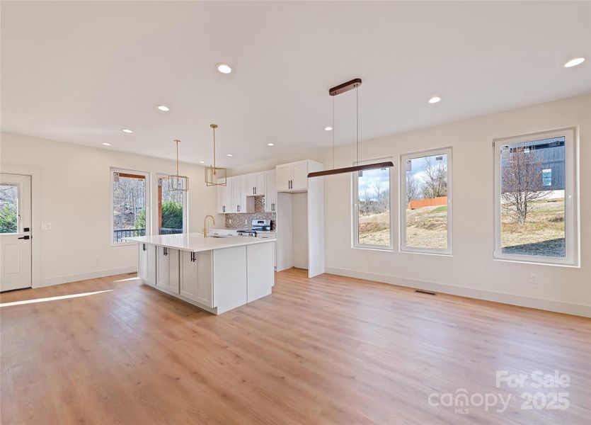 Spacious, unfurnished interior of a new home in , Alexander (Image 21).