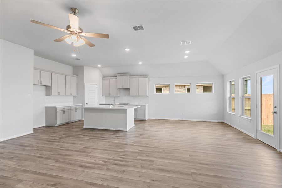 Spacious, unfurnished interior of a new home in Aldeana, Bonney (Image 23).