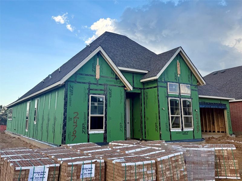 Come experience the perfect blend of contemporary elegance and spacious livability in a setting that welcomes you with open arms.