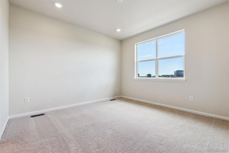 Spacious, unfurnished interior of a new home in Townhome Collection at Grand Vue at Interlocken, Broomfield (Image 10).