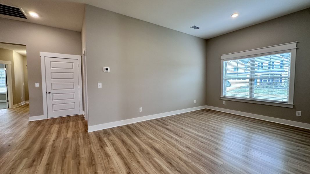 Spacious, unfurnished interior of a new home in Veterans Cove, Murfreesboro (Image 54).