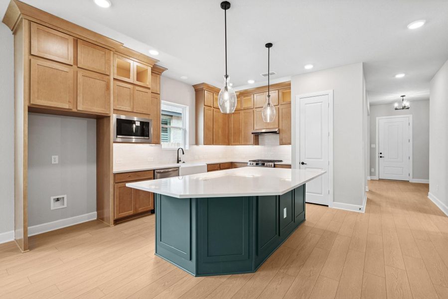 Furnished interior view inside a new home in Riceland 50’ Front Load Homesites, Mont Belvieu (Image 7). Furnished interior view inside a new home in Riceland 50’ Front Load Homesites, Mont Belvieu (Image 7).