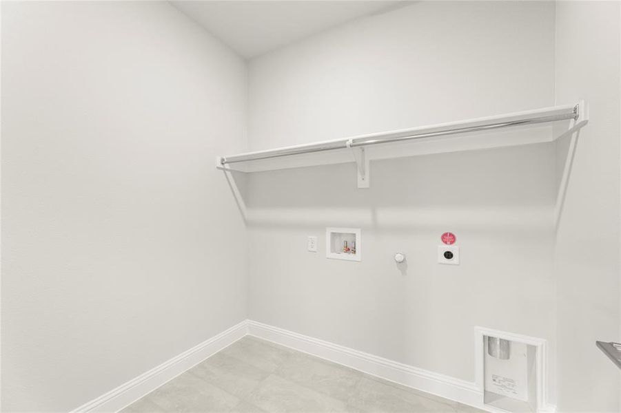 Spacious, unfurnished interior of a new home in Creekside, Royse City (Image 23).