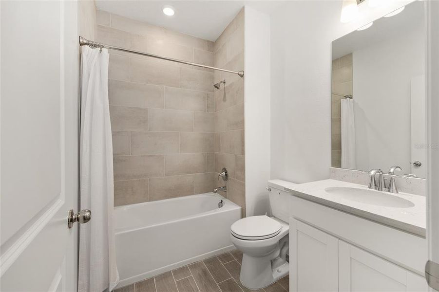 Furnished interior view inside a new home in , Ocala (Image 5).