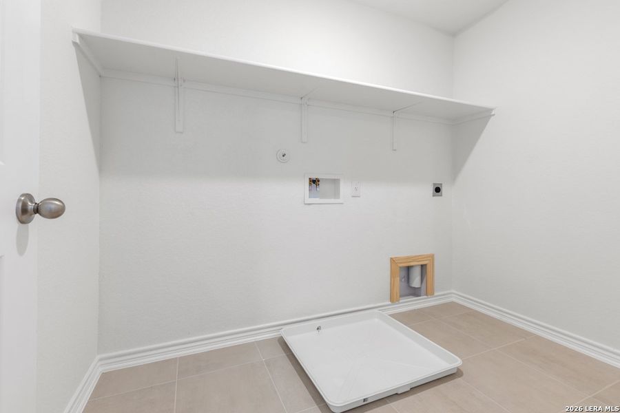 Spacious, unfurnished interior of a new home in Southton Cove, San Antonio (Image 14).