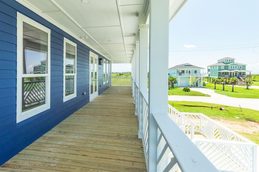 Exterior details and patio area of a home in , Galveston (Image 24).