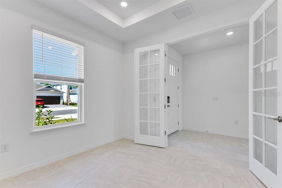 Spacious, unfurnished interior of a new home in Ardisia Park, New Smyrna Beach (Image 21).
