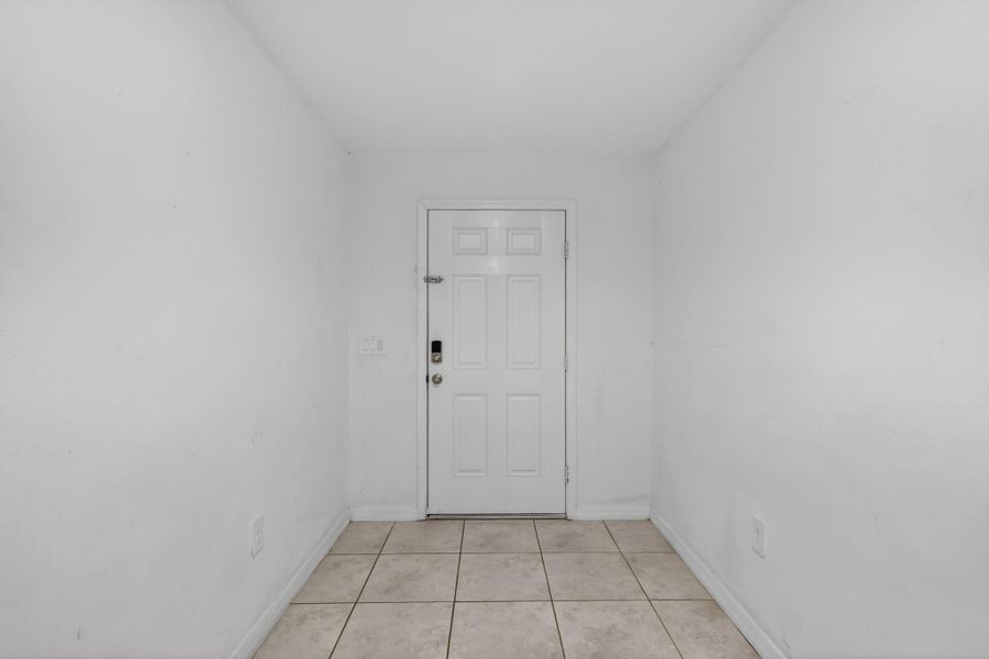Spacious, unfurnished interior of a new home in , Fort Pierce (Image 21).