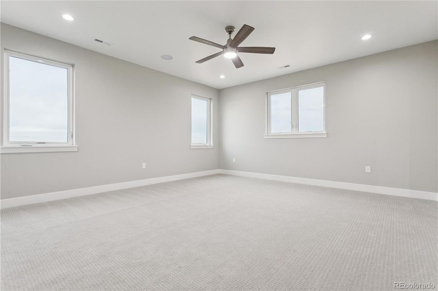 Spacious, unfurnished interior of a new home in , Hudson (Image 44).