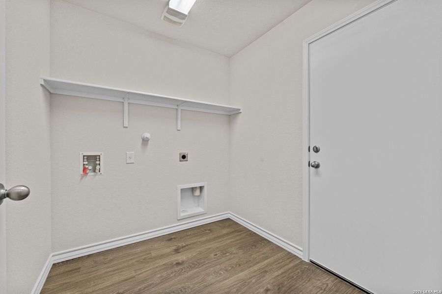 Spacious, unfurnished interior of a new home in Redbird Ranch, San Antonio (Image 12).