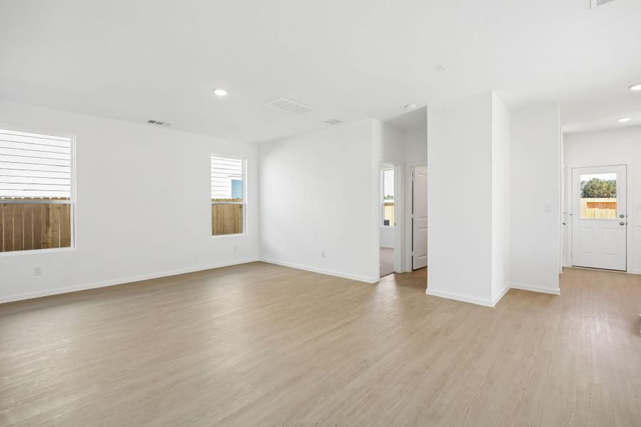 Spacious, unfurnished interior of a new home in Montgomery Bend, Montgomery (Image 11).