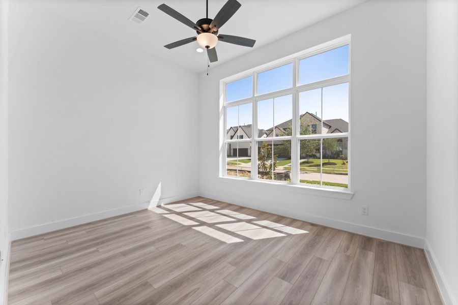 Spacious, unfurnished interior of a new home in The Grand Prairie 60’s, Hockley (Image 18).