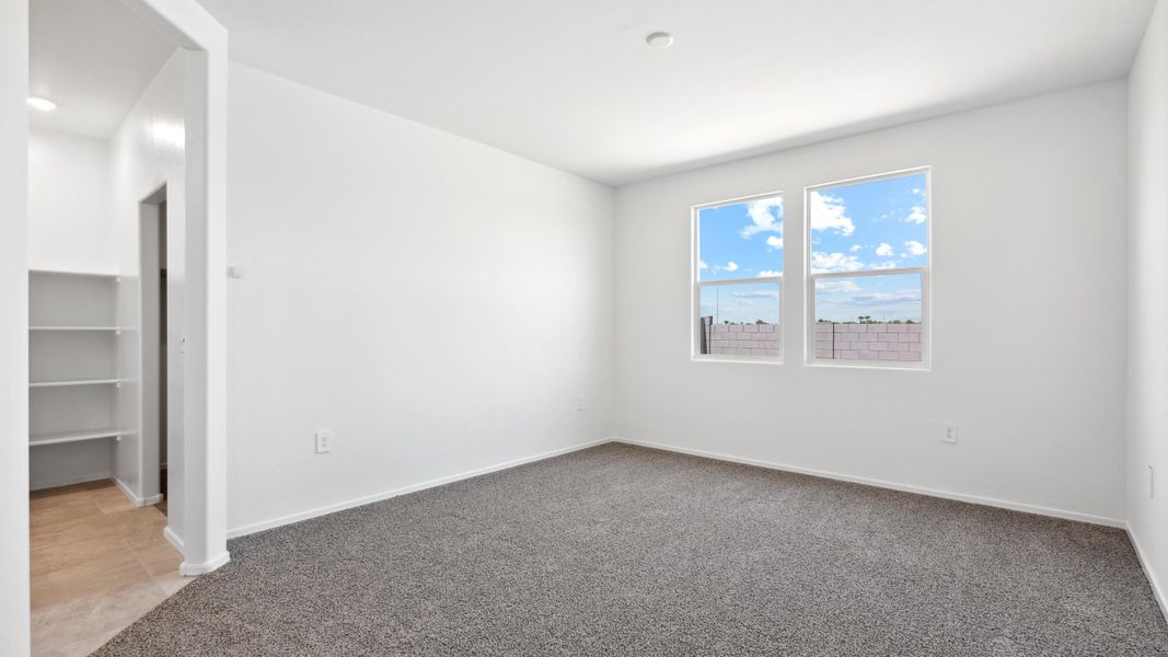Spacious, unfurnished interior of a new home in Sorrento, Maricopa (Image 11).
