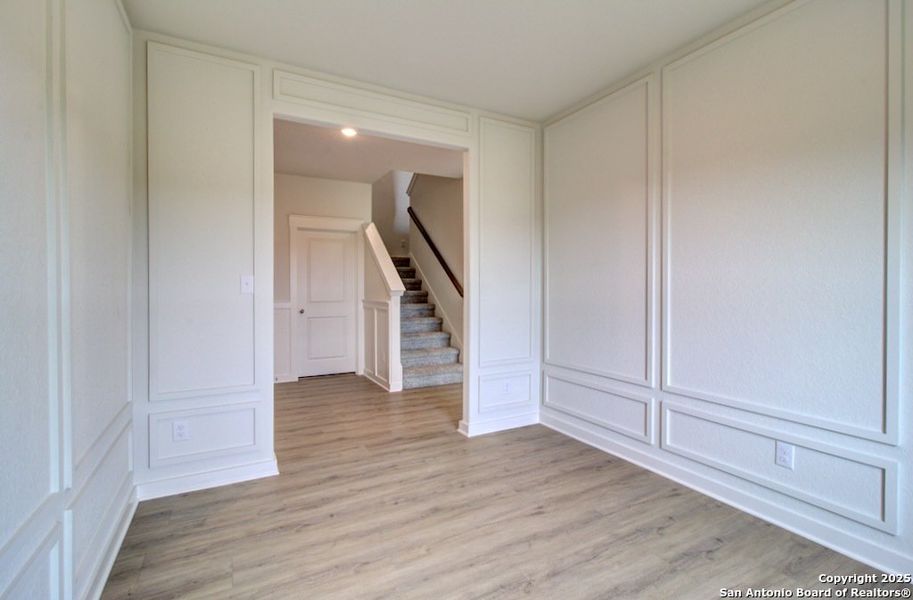 Spacious, unfurnished interior of a new home in Cloud Country, New Braunfels (Image 35).